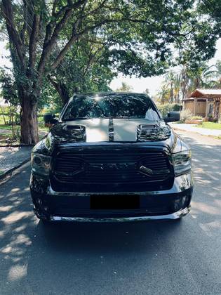 RAM CLASSIC 5.7 V8 GASOLINA LARAMIE NIGHT EDITION CD 4X4 AUTOMÁTICO